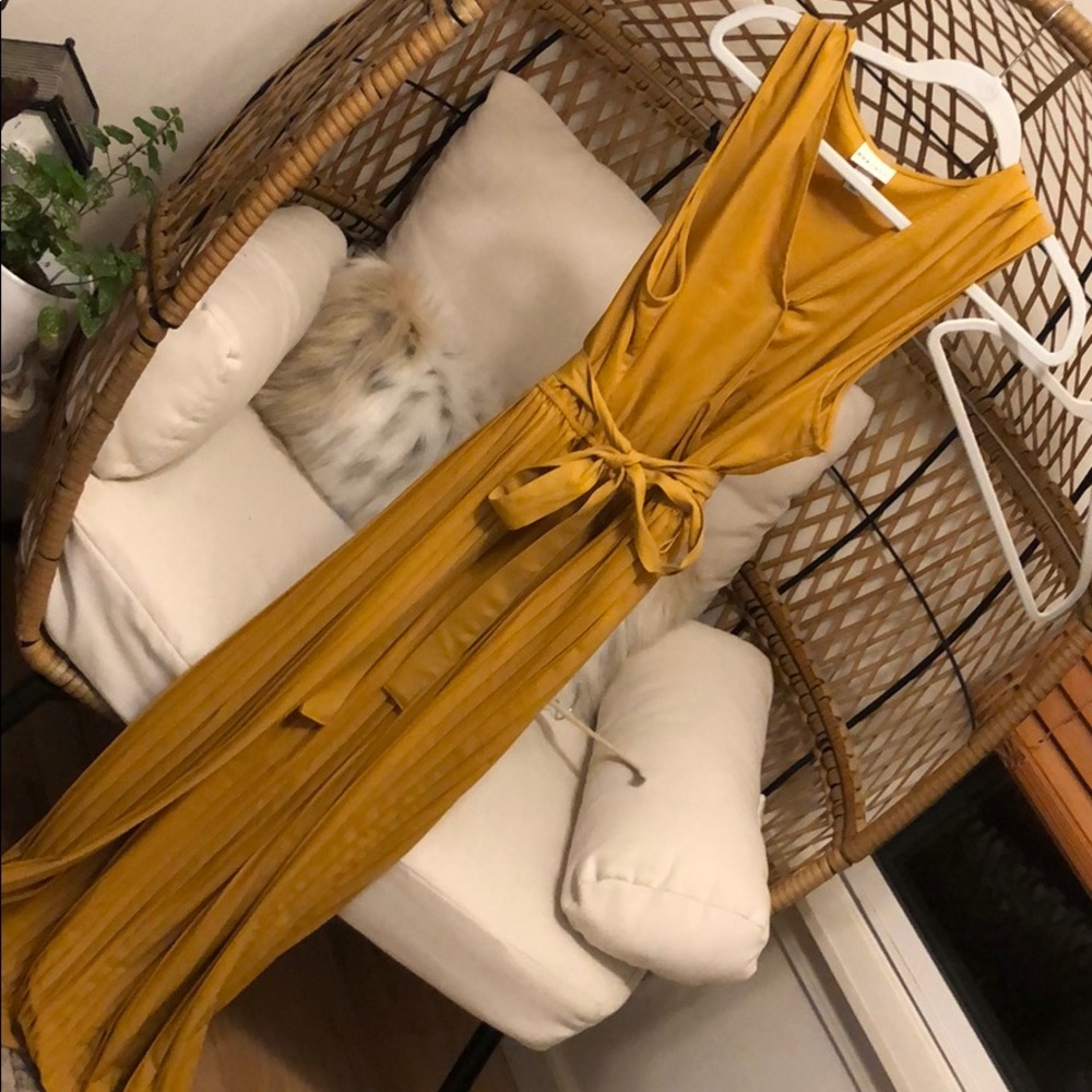 Sleeveless dress
